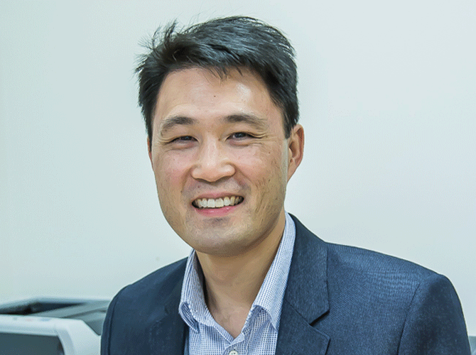 Dr Michael Leung