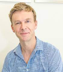 Dr Simon Tucker
