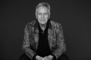 spinal-dynamics-sally-mccann-photographer-Ro-snr-b-w-scaled