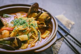 spicy-seafood-noodle